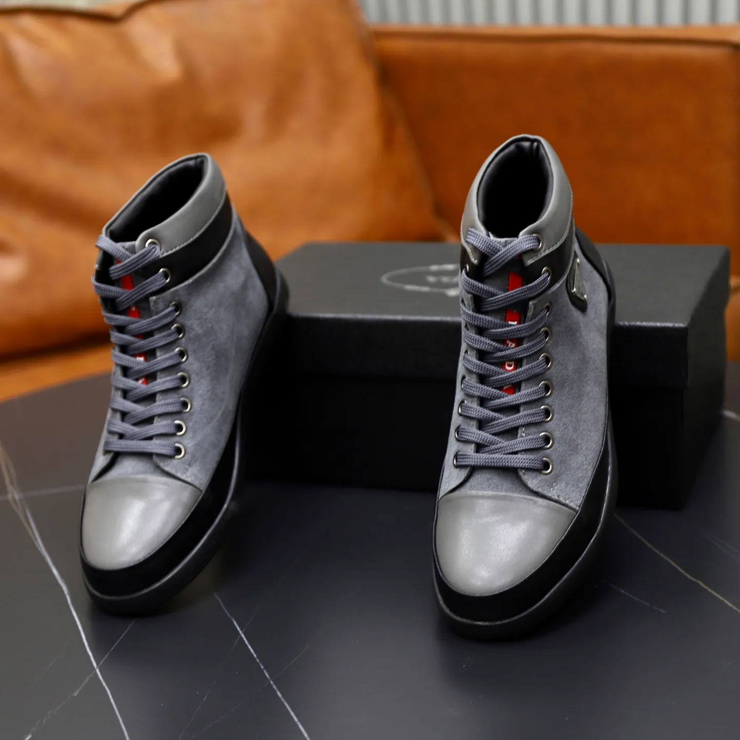 Ex-factory price: 480💰🙅‍♂️🙅‍♂️🙅‍♂️ Brand: PRADA Standard code: 38-44 (45 customized) Grade: Same as the official website Material: Original high-end leather splicing surface Comfortable and breathable sheepskin lining Lightweight, soft and wear-resistant outsole Style category: Men's fashion casual shoes Sports shoes Distinguished luxury brand elements Top luxury Color: actual picture color